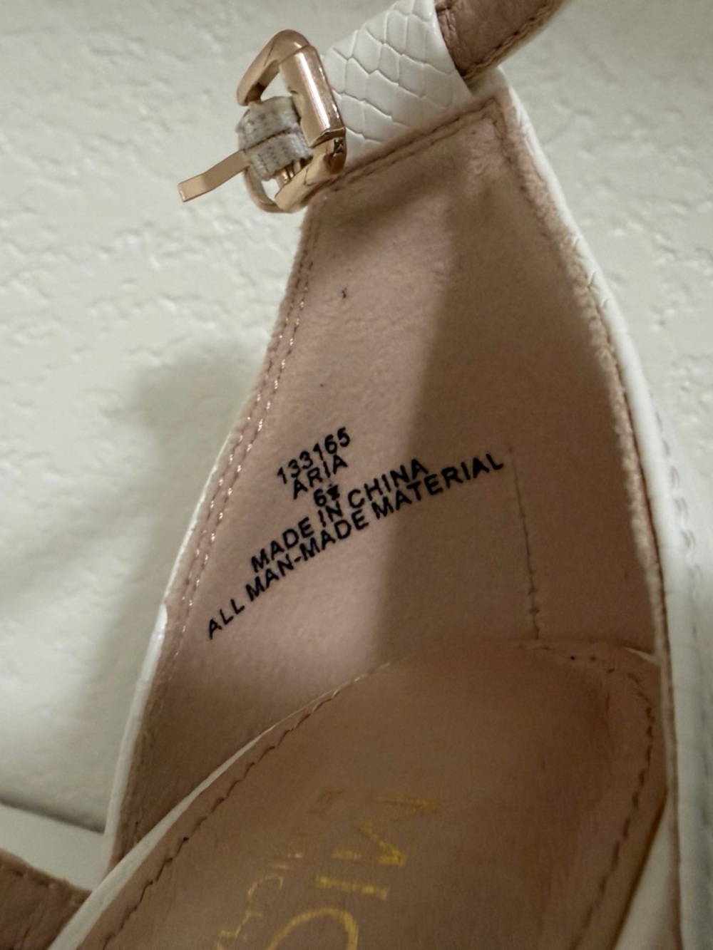 LIKE NEW White Crocodile Stilettos - Picture 8 of 10